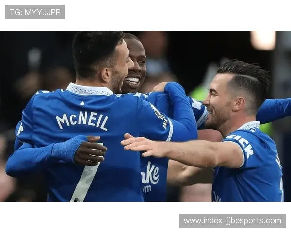 巴西前锋罗克引英超热刺与切尔西关注转会战火升级 巴西前锋罗克引英超热刺与切尔西关注转会战火升级