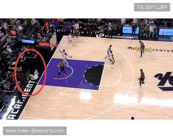 湖人官方更新伤病报告：詹姆斯继续缺阵，文森特归期未定