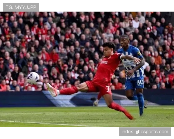 英超冠军争夺白热化，三强并起格局形成