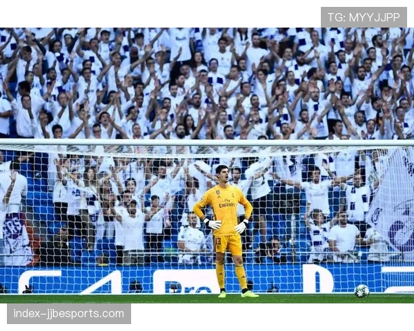 雨战中，兰斯门将迪乌夫在门线连续做出两次关键扑救，力保球门不失